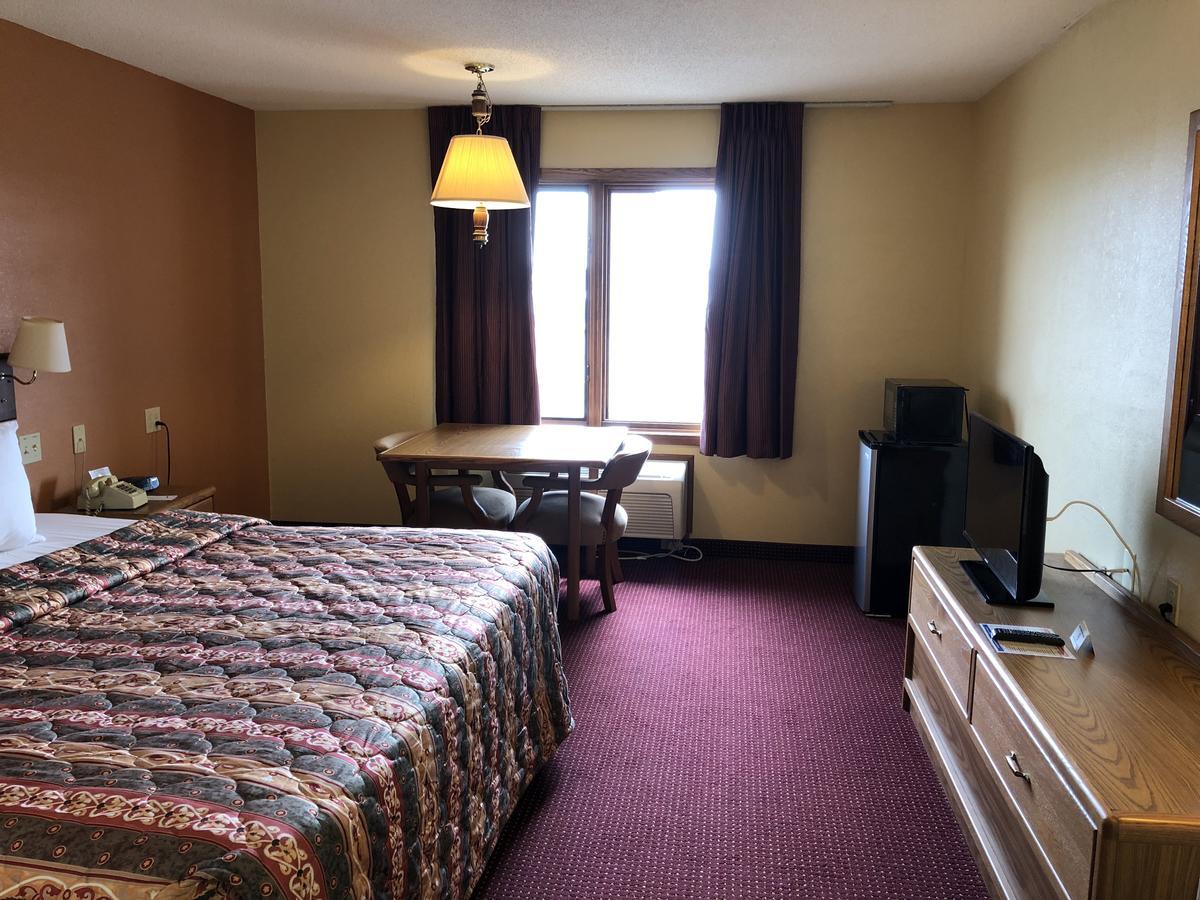 Old Towne Motel Westby Екстер'єр фото