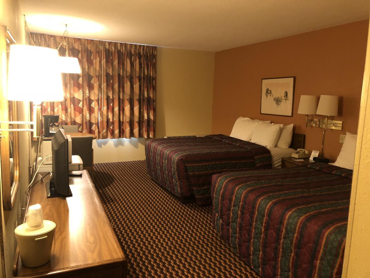 Old Towne Motel Westby Екстер'єр фото